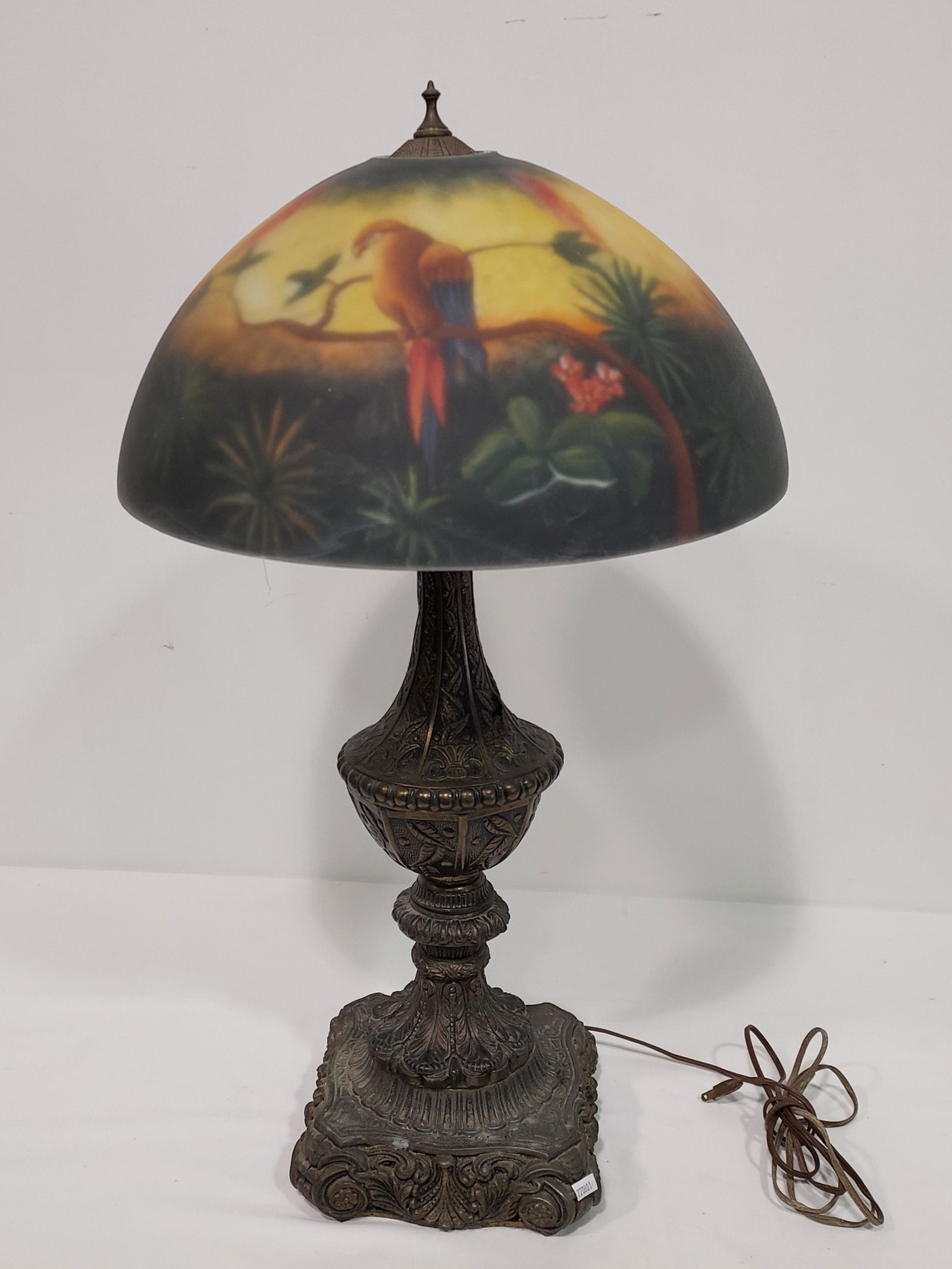 VINTAGE REVERSE HAND PAINTED GLASS PARROT LAMP (1 of 12)