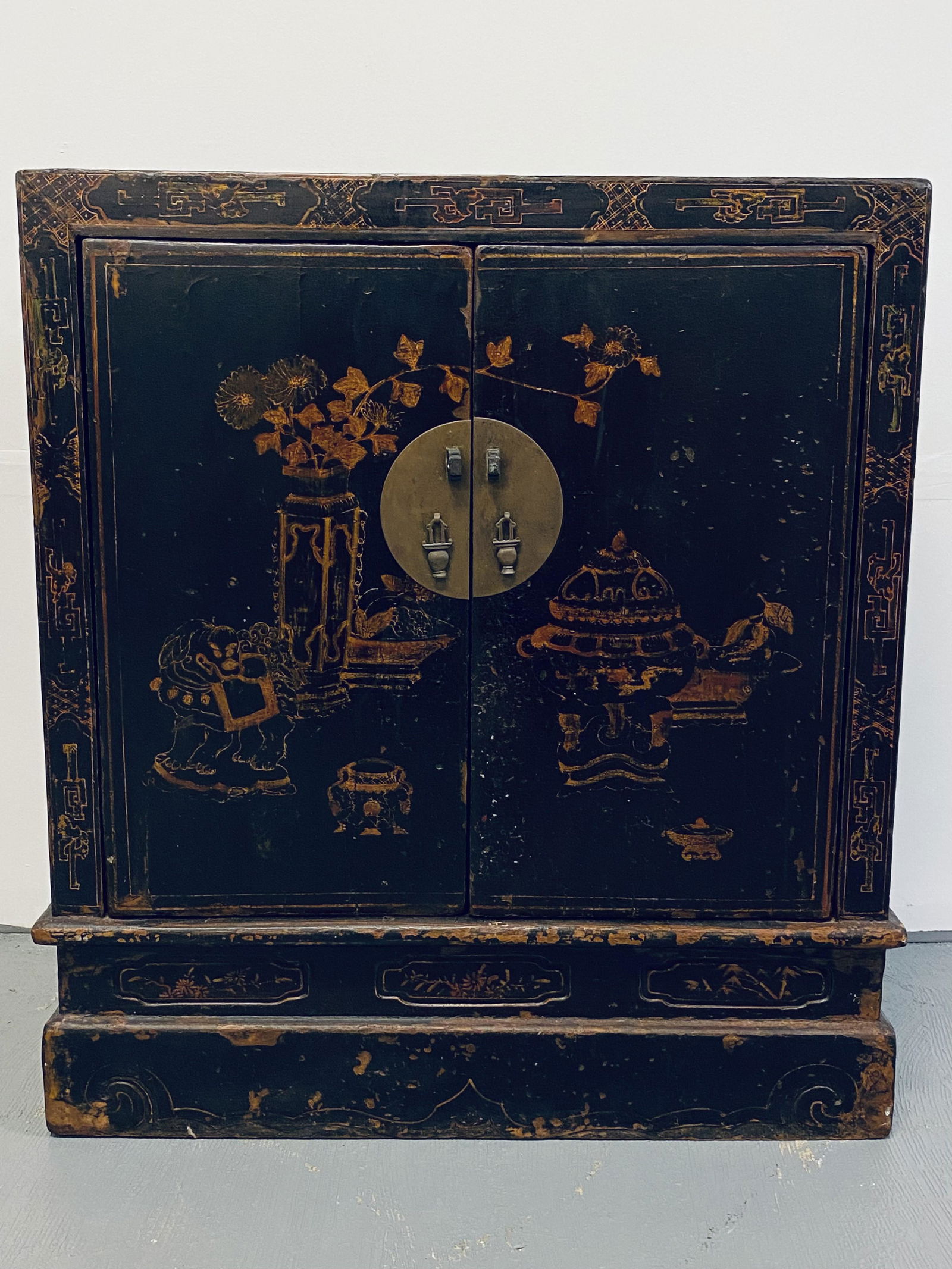 ANTIQUE CHINESE BLACK LACQUER CABINET (1 of 12)