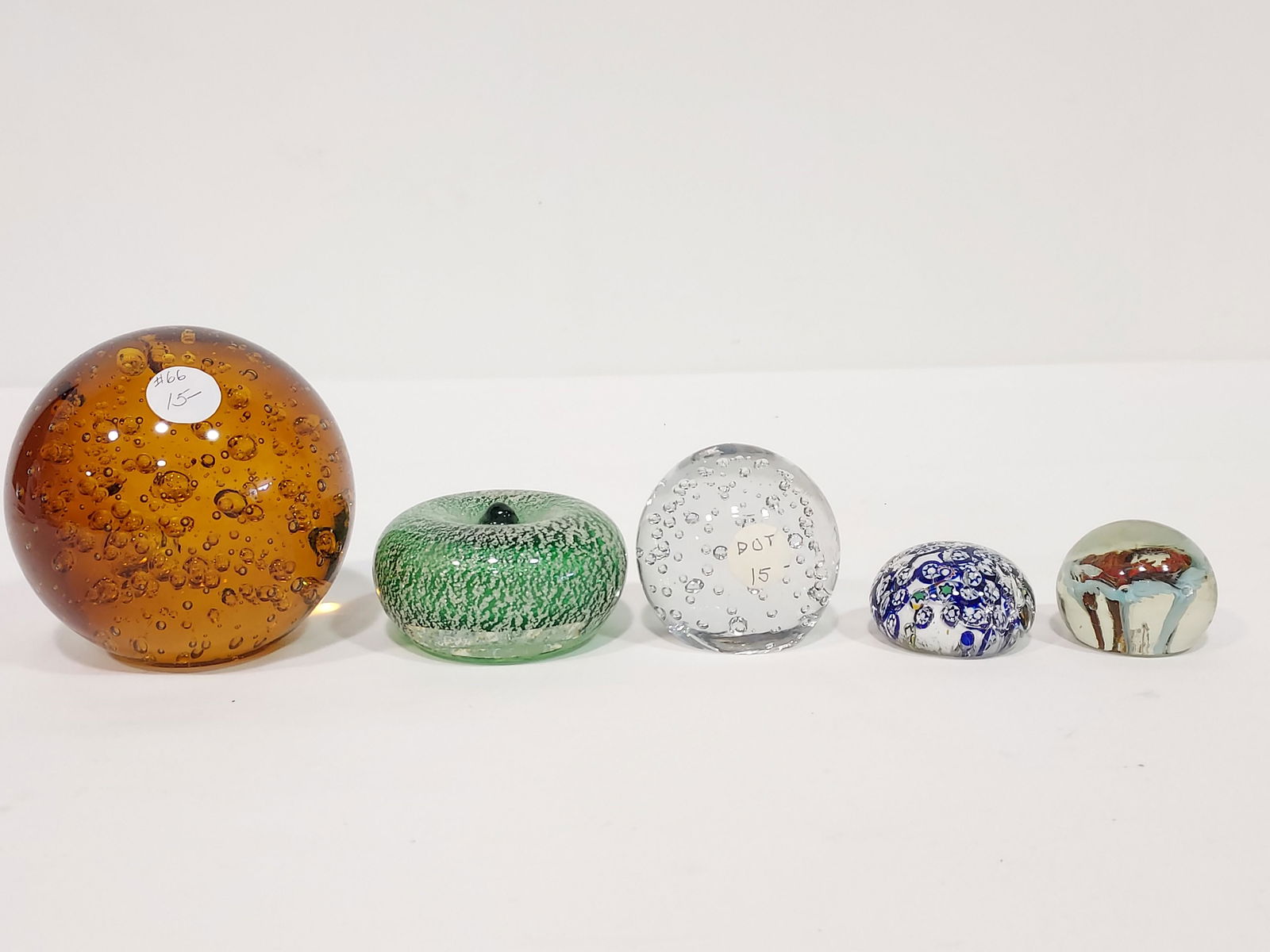 ART GLASS PAPERWEIGHT COLLECTION: 17 PCS (1 of 20)