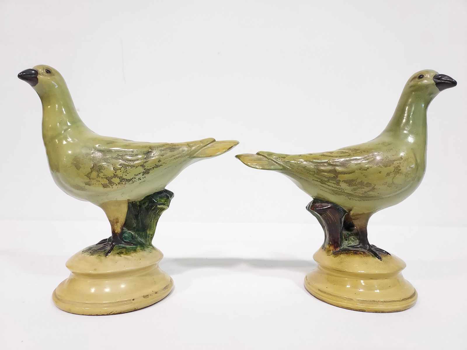 TWO BORGHESE PAINTED CERAMIC DOVES (1 of 17)