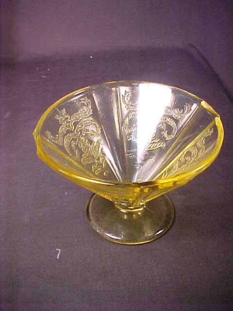 12 YELLOW DEPRESSION GLASS SHERBETS - 3