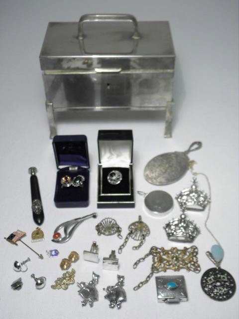 ASSORTED COSTUME JEWELRY & FOOTED BOX: STERLING ETC: Collection of assorted costume jewelry, along with a silver tone decorative box on stand. Box has a handle on top, locking mechanism on front (no key), and a separate footed cradle stand in which it s