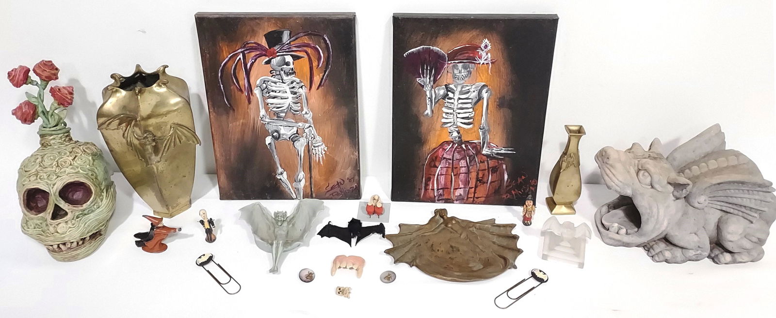 ASSORTED MACABRE DECOR: SKULLS, BATS, ETC. (1 of 20)