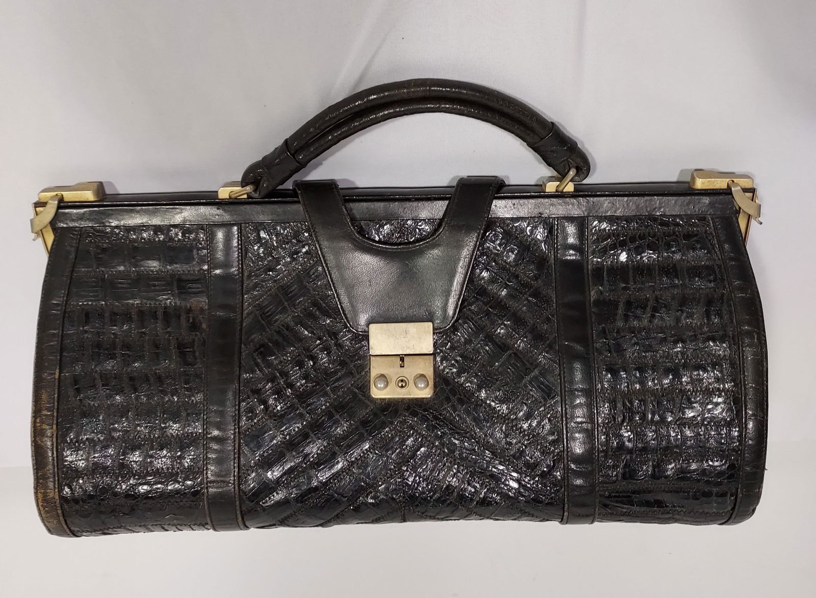 LRG VINTAGE BLACK ALLIGATOR DOCTOR STYLE BAG (1 of 13)
