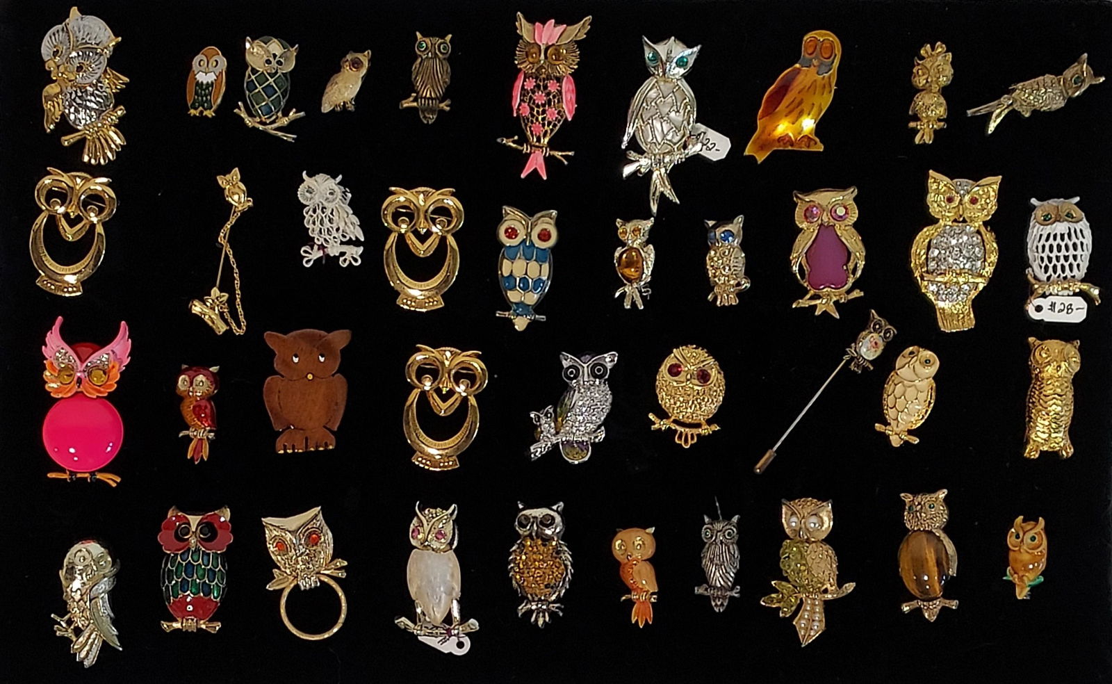THIRTY-NINE ASSORTED OWL FORM BROOCHES, PINS, ETC (1 of 16)