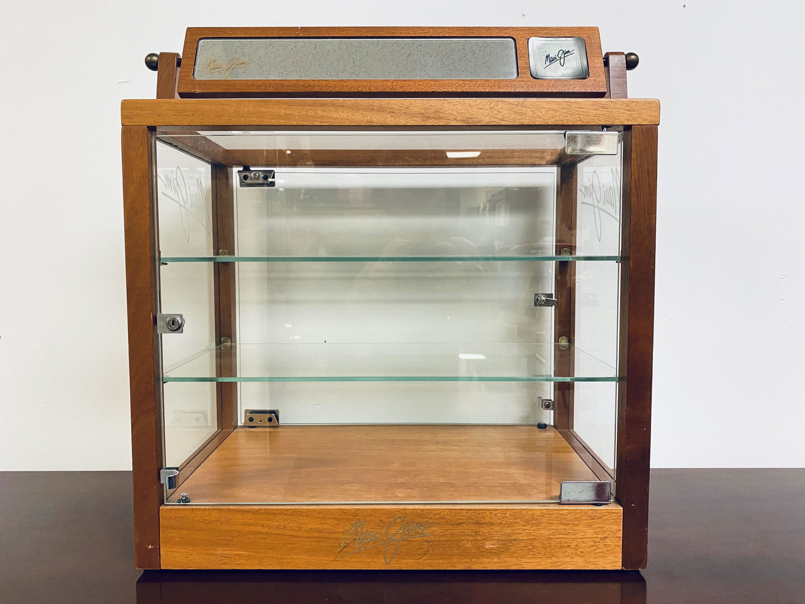 VNTG MAUI JIM SUNGLASSES COUNTERTOP DISPLAY CASE (1 of 10)