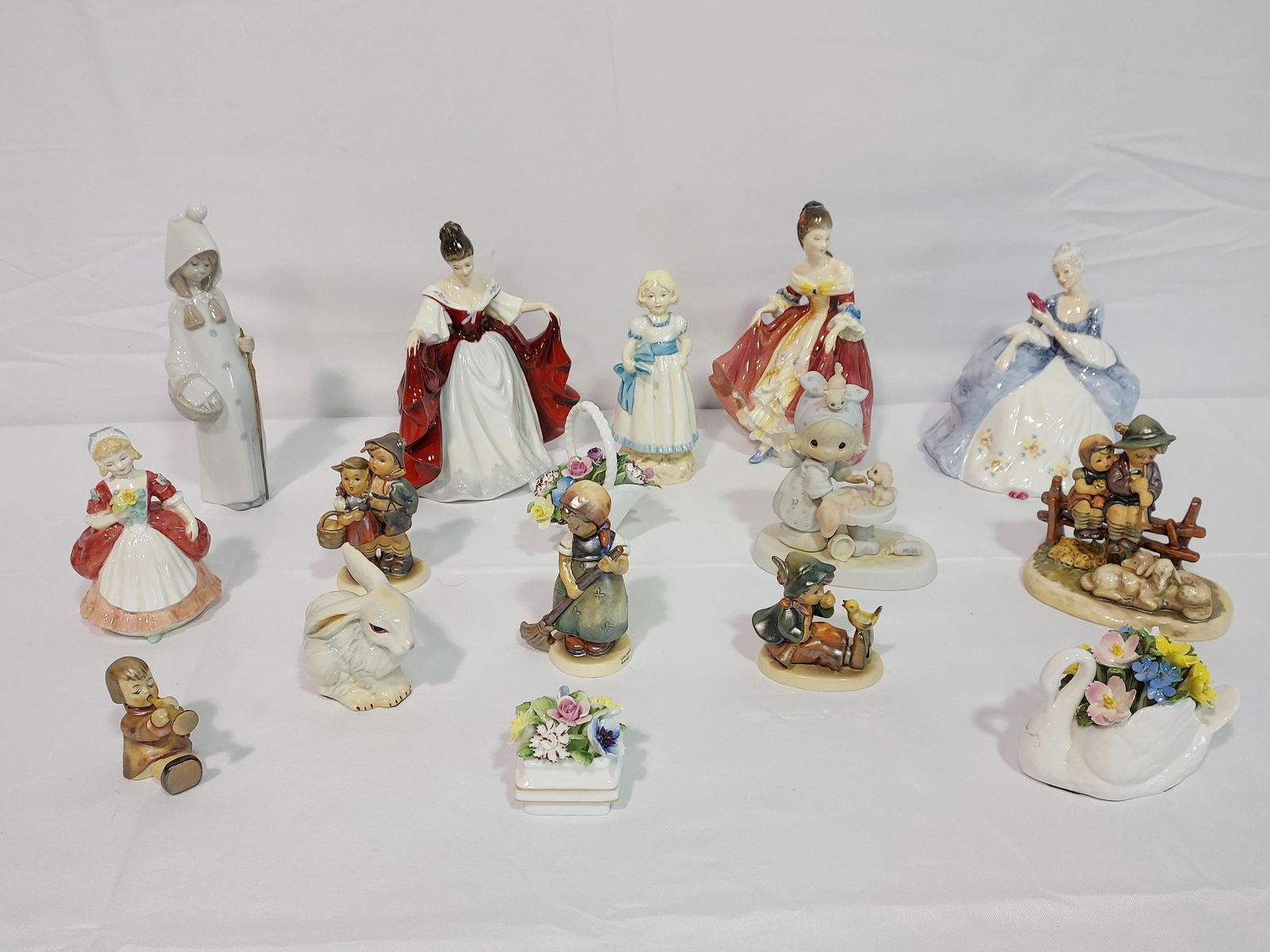 PORCELAIN COLLECTIBLES: ROYAL DOULTON, HUMMEL, ETC (1 of 20)