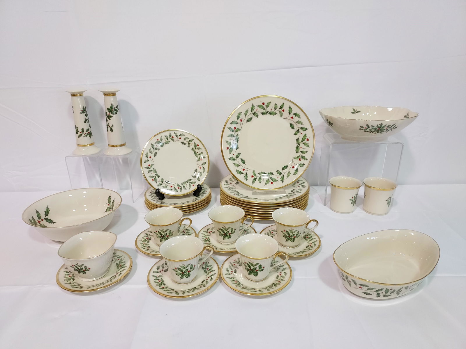 LENOX HOLIDAY FINE CHINA 34 PC (1 of 13)