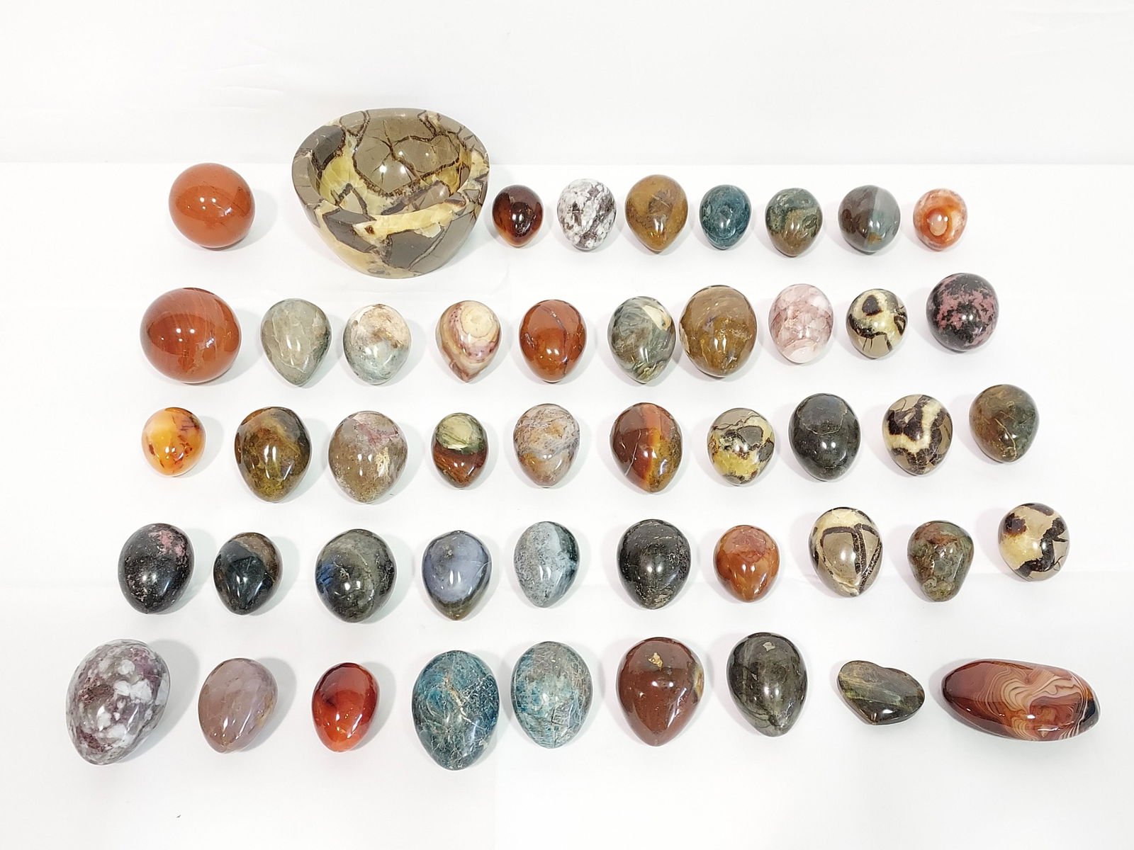 COLLECTION MINERAL & CRYSTAL CARVED STONE EGGS (1 of 15)