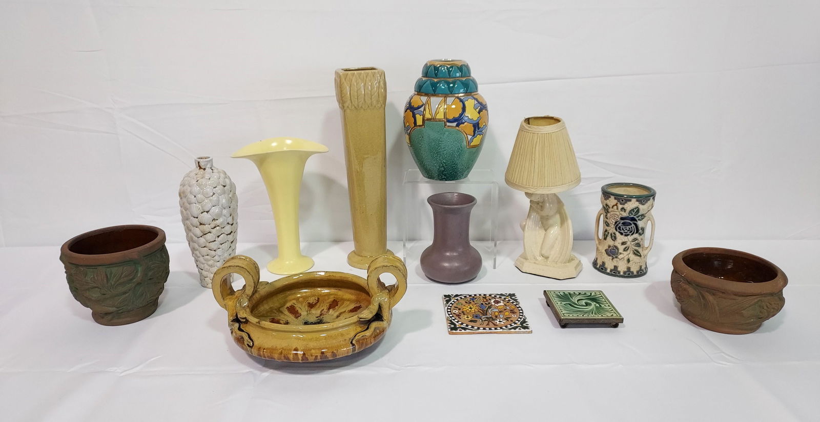 ASSORTED VINTAGE POTTERY: BOWLS, LAMP, VASE, 12 PC (1 of 19)