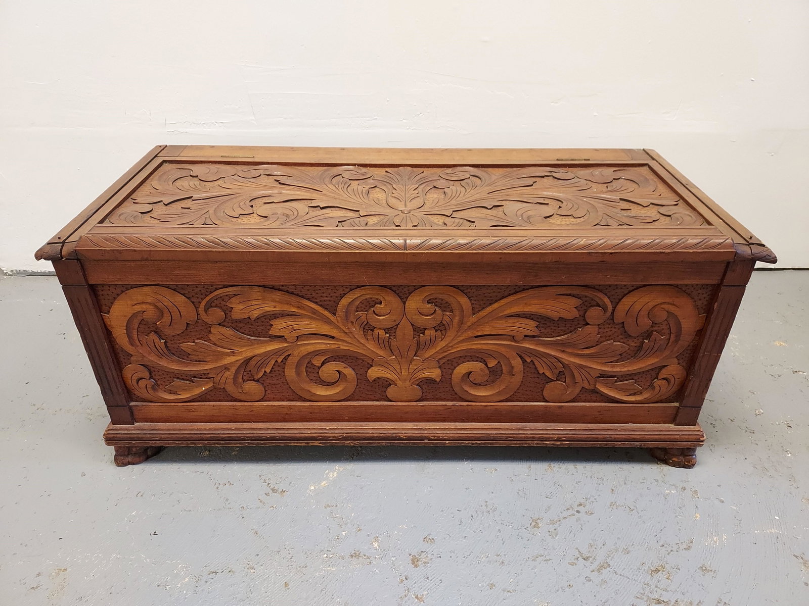 ANTIQUE VICTORIAN CARVED WOOD BLANKET CHEST: Antique Victorian carved wood blanket chest measuring 17" tall x 41.5" wide and 18.5" deep. Condition: minor separation at joints, some nails needs resetting, normal signs of age and use, see images. 