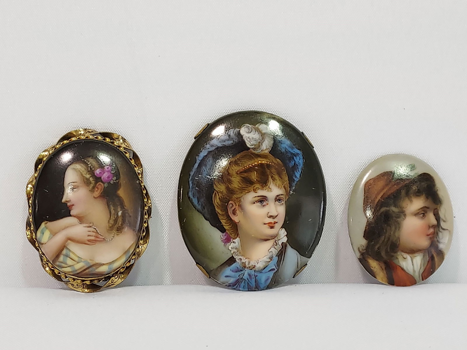 Hand painted brooches discount