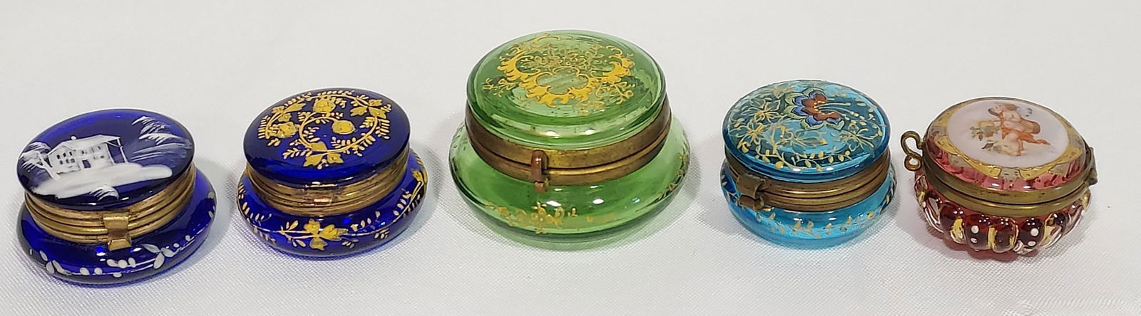 FIVE ANTIQUE ENAMELED GLASS PATCH / PILL BOXES (1 of 20)