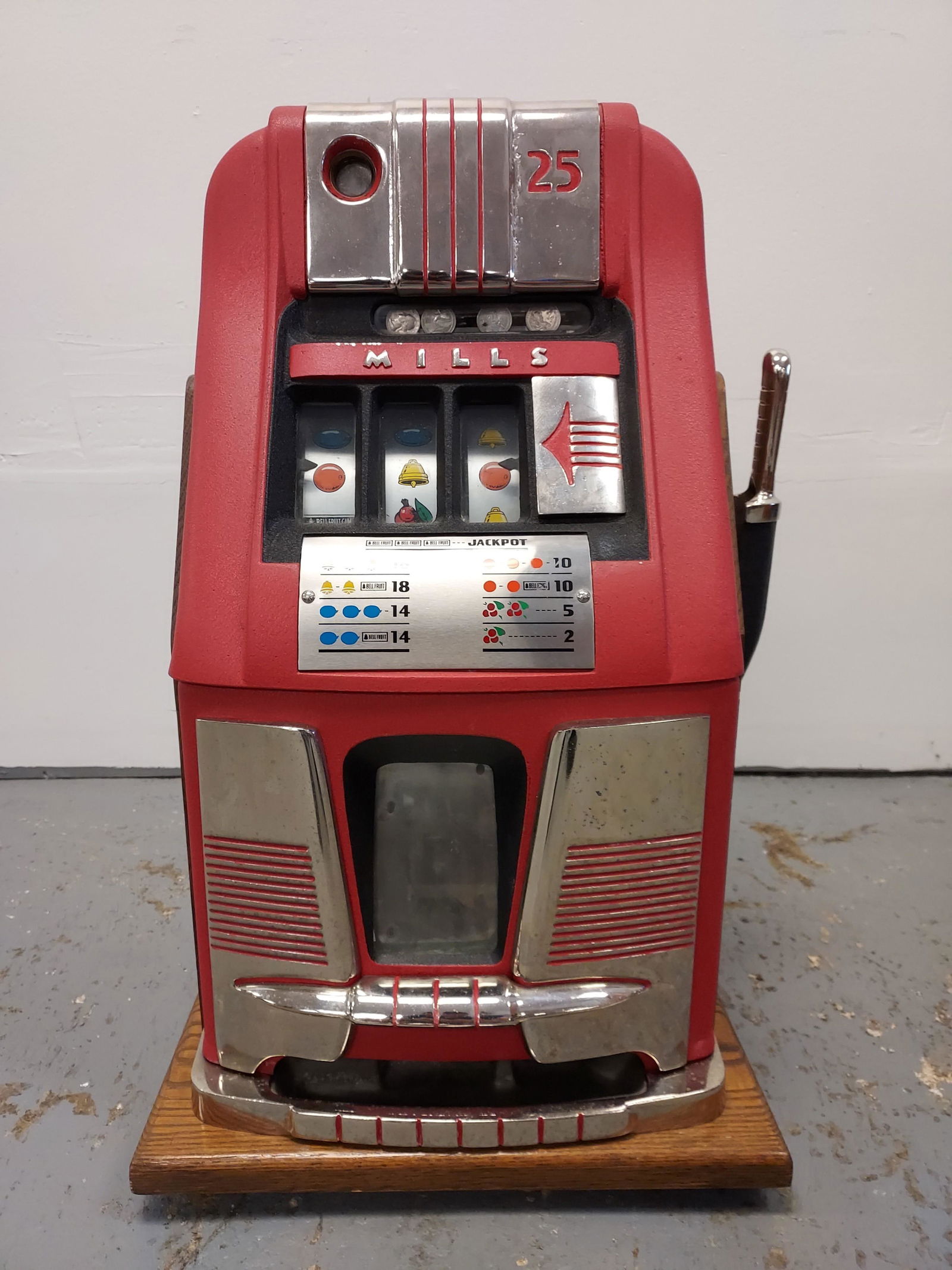 VINTAGE MILLS 25 CENT SLOT MACHINE (1 of 15)