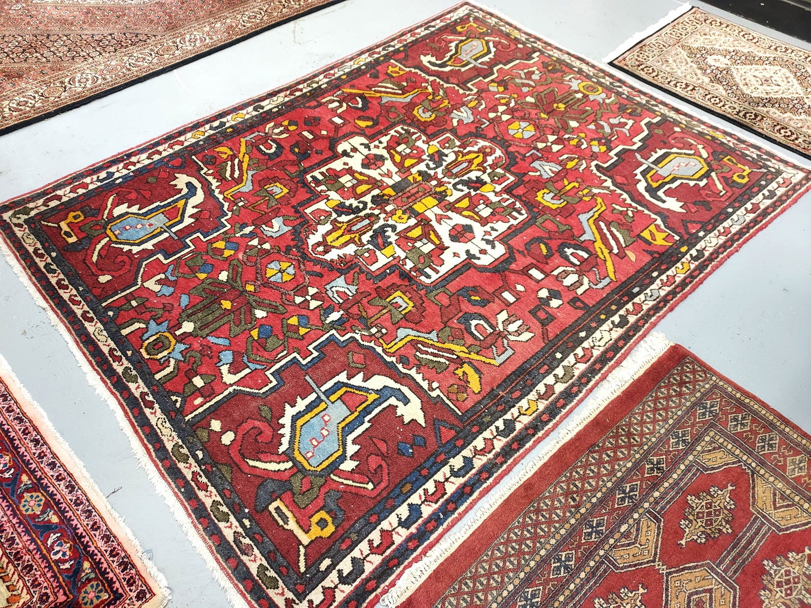 VINTAGE PERSIAN BAKHTIARI WOOL RUG 5' X 6'6" (1 of 12)