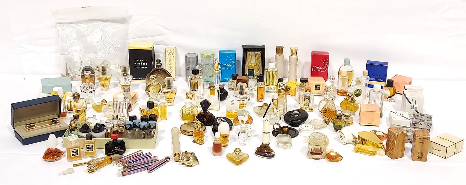 COLLECTION ANTIQUE & VINTAGE PERFUMES & BOTTLES (1 of 20)