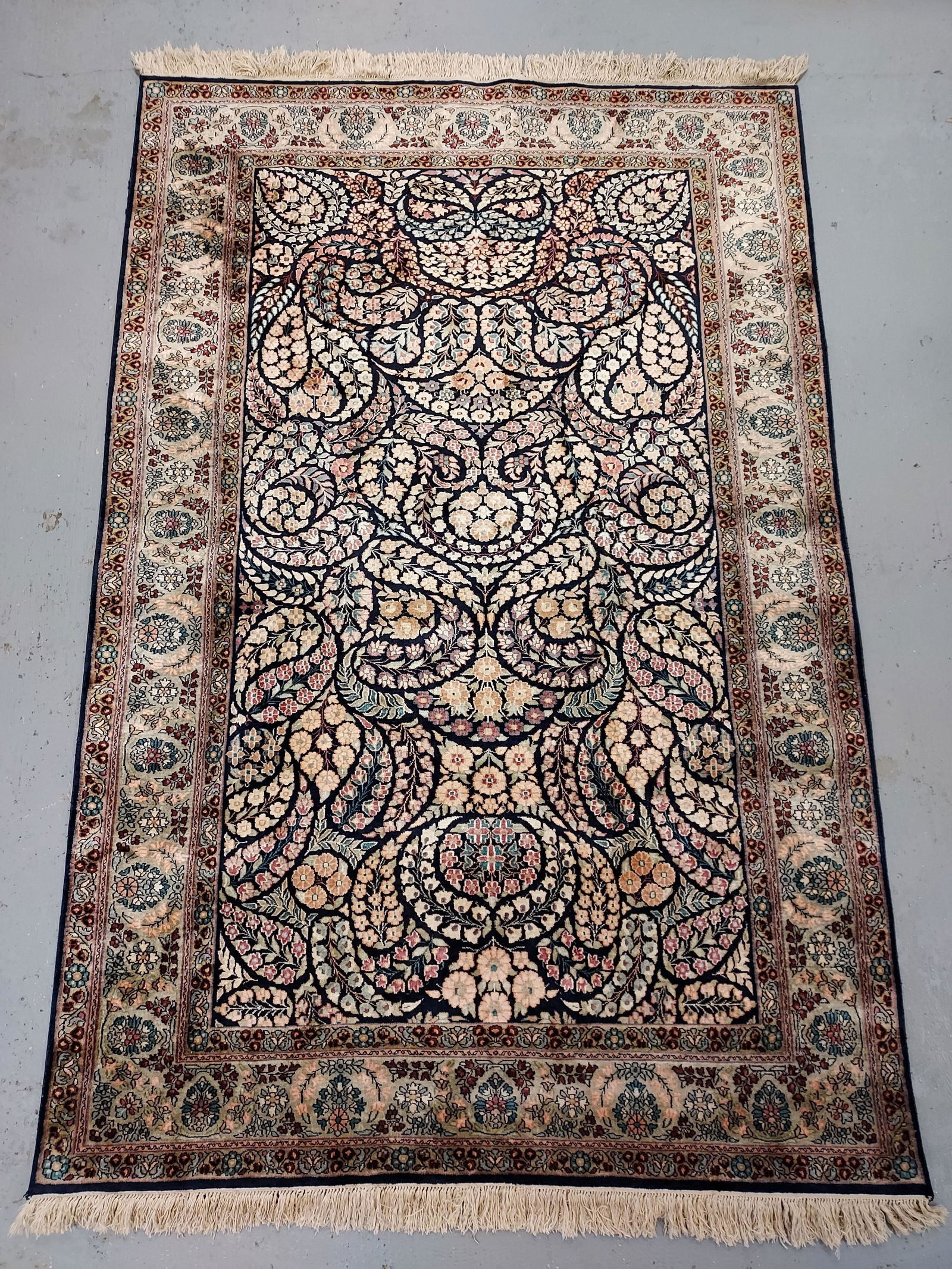 VINTAGE PERSIAN HAND KNOTTED SILK RUG 4' X 6' (1 of 17)