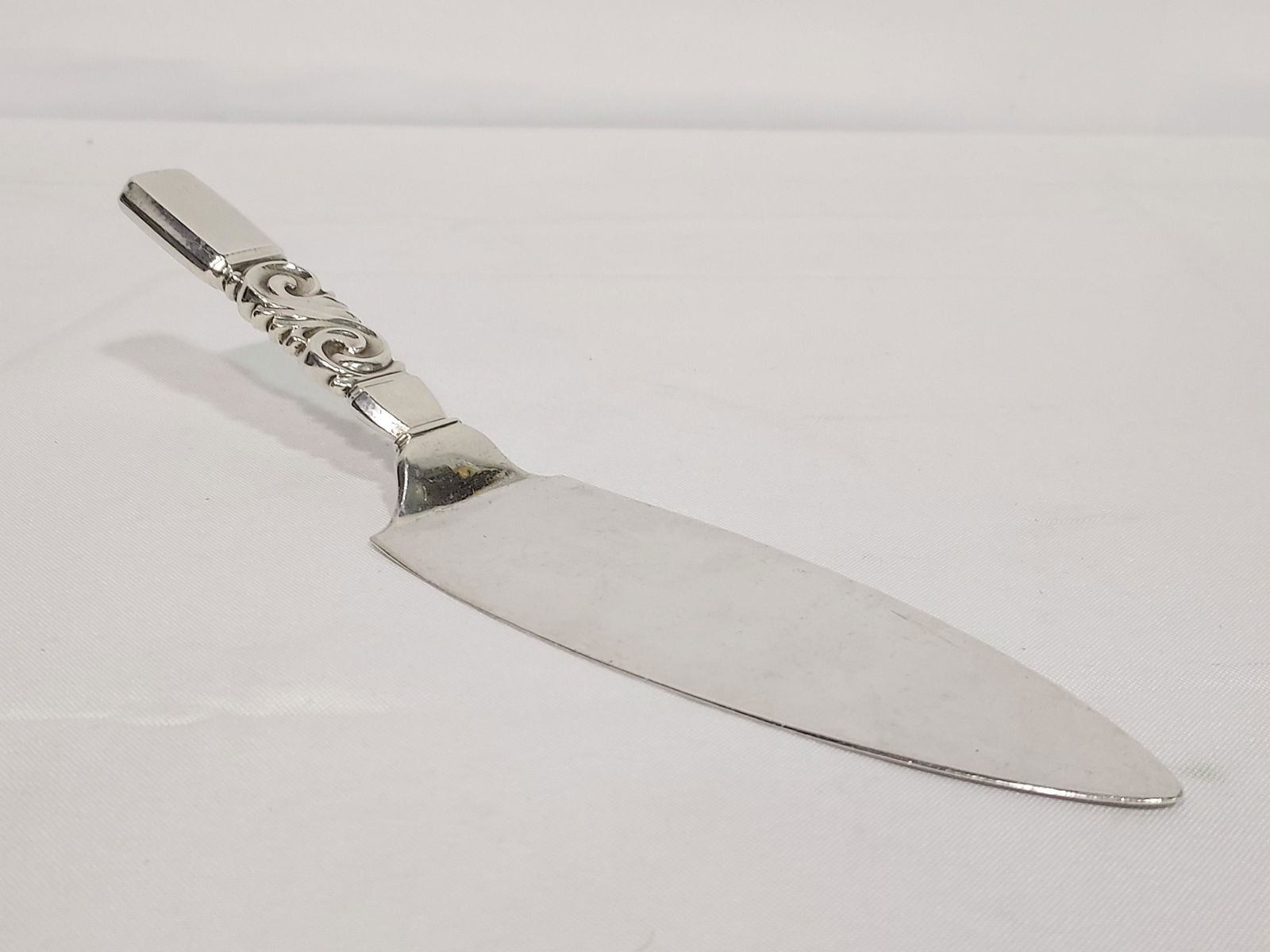 GEORG JENSEN VINTAGE SCROLL PATTERN PIE SERVER (1 of 7)