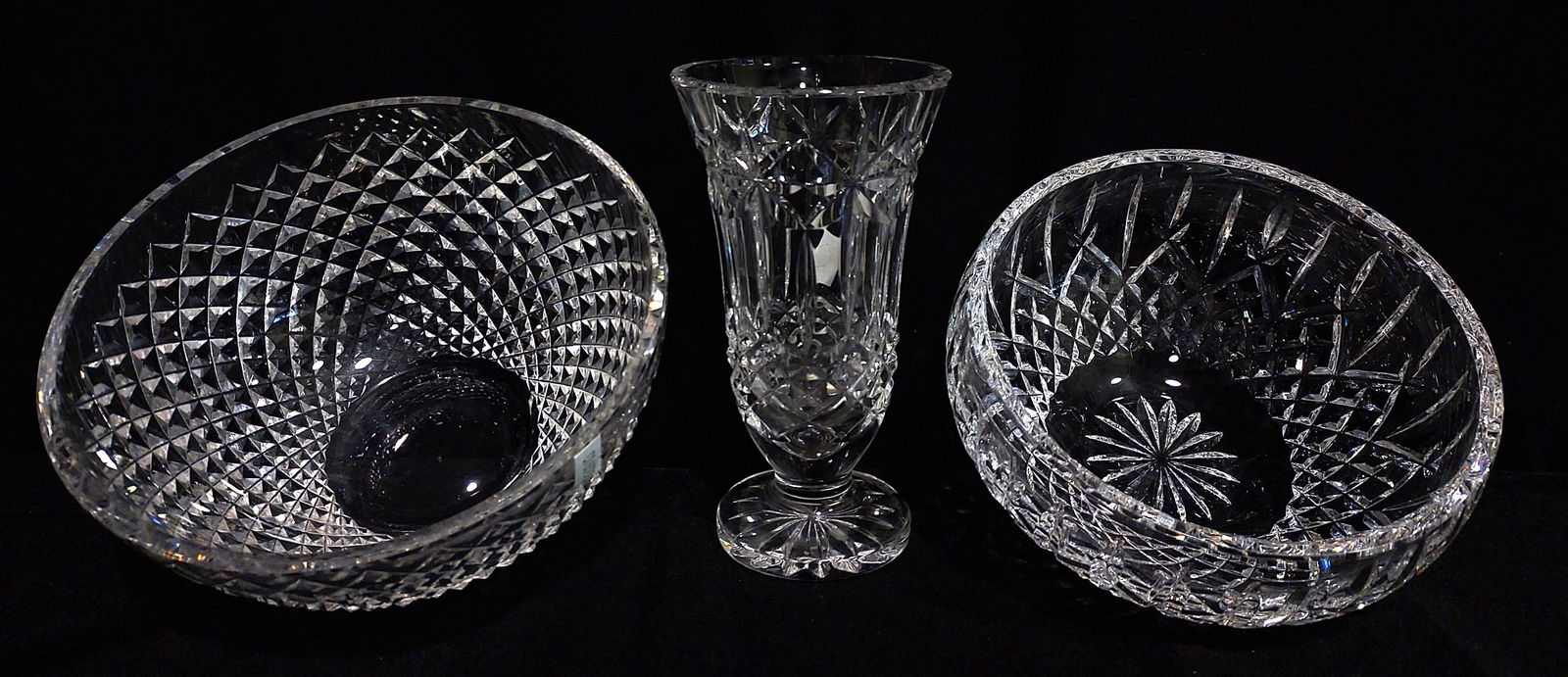 THREE PIECES WATERFORD CUT CRYSTAL: BOWLS & VASE (1 of 15)