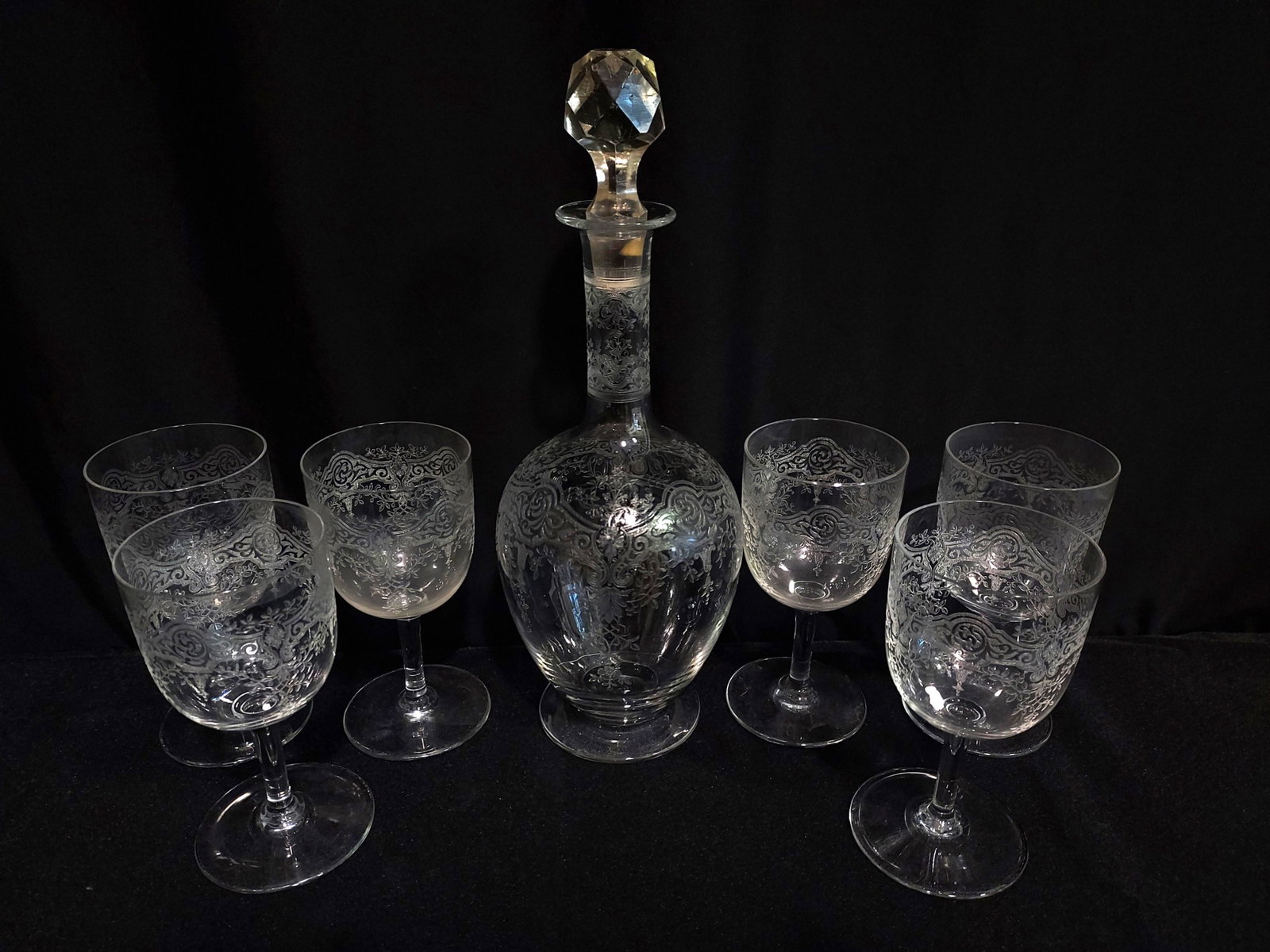 BACCARAT ETCHED CRYSTAL WINE DECANTER & STEMS 8p: Antique Baccarat etched crystal wine decanter or carafe, with 6 matching 5.5" stems + 1 extra, total 7 stems included. Decanter has an unoriginal stopper and measures a total of 11.5" tall. All pieces