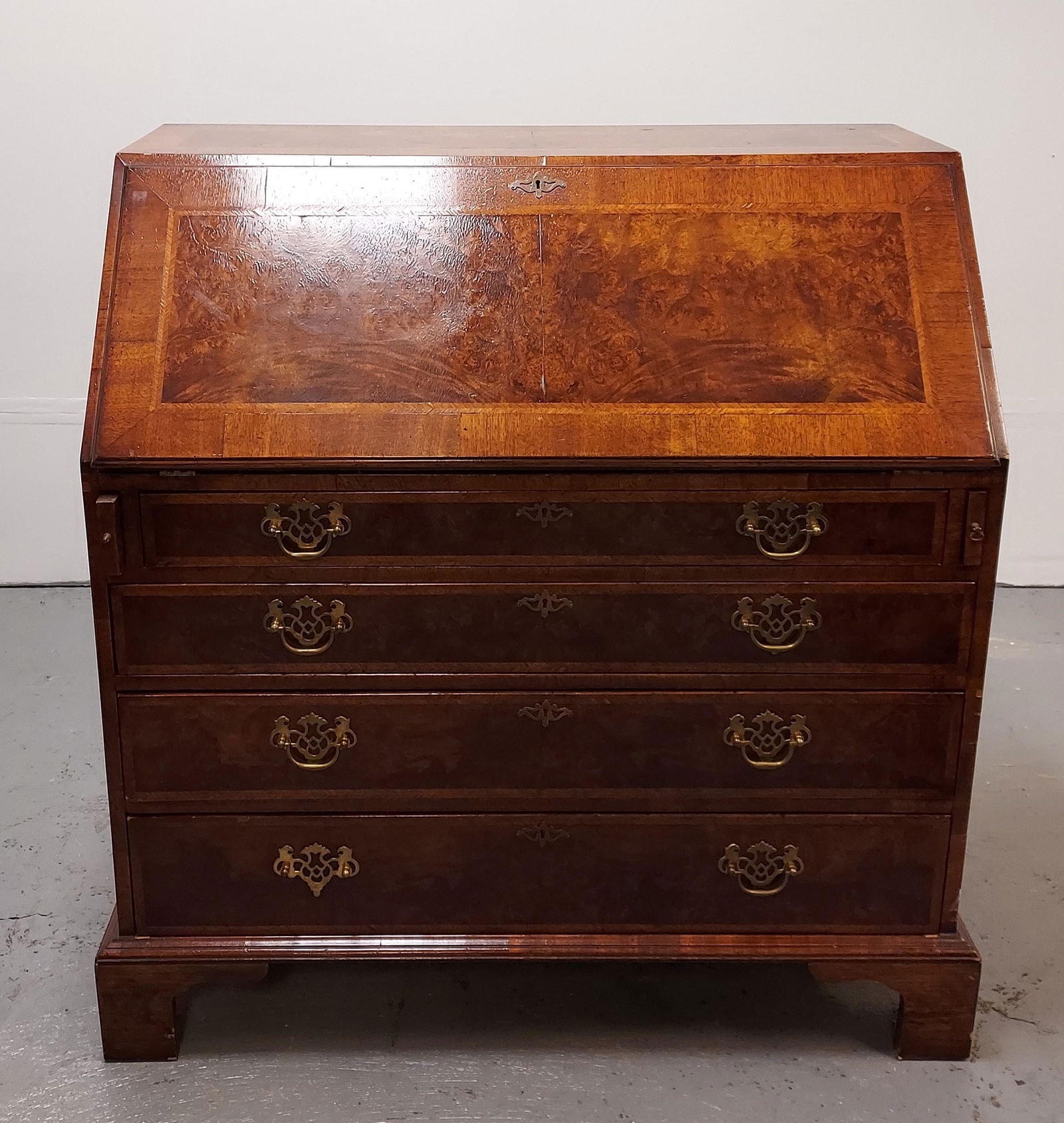 ANTIQUE QUEEN ANNE STYLE BURLED WALNUT DESK (1 of 16)