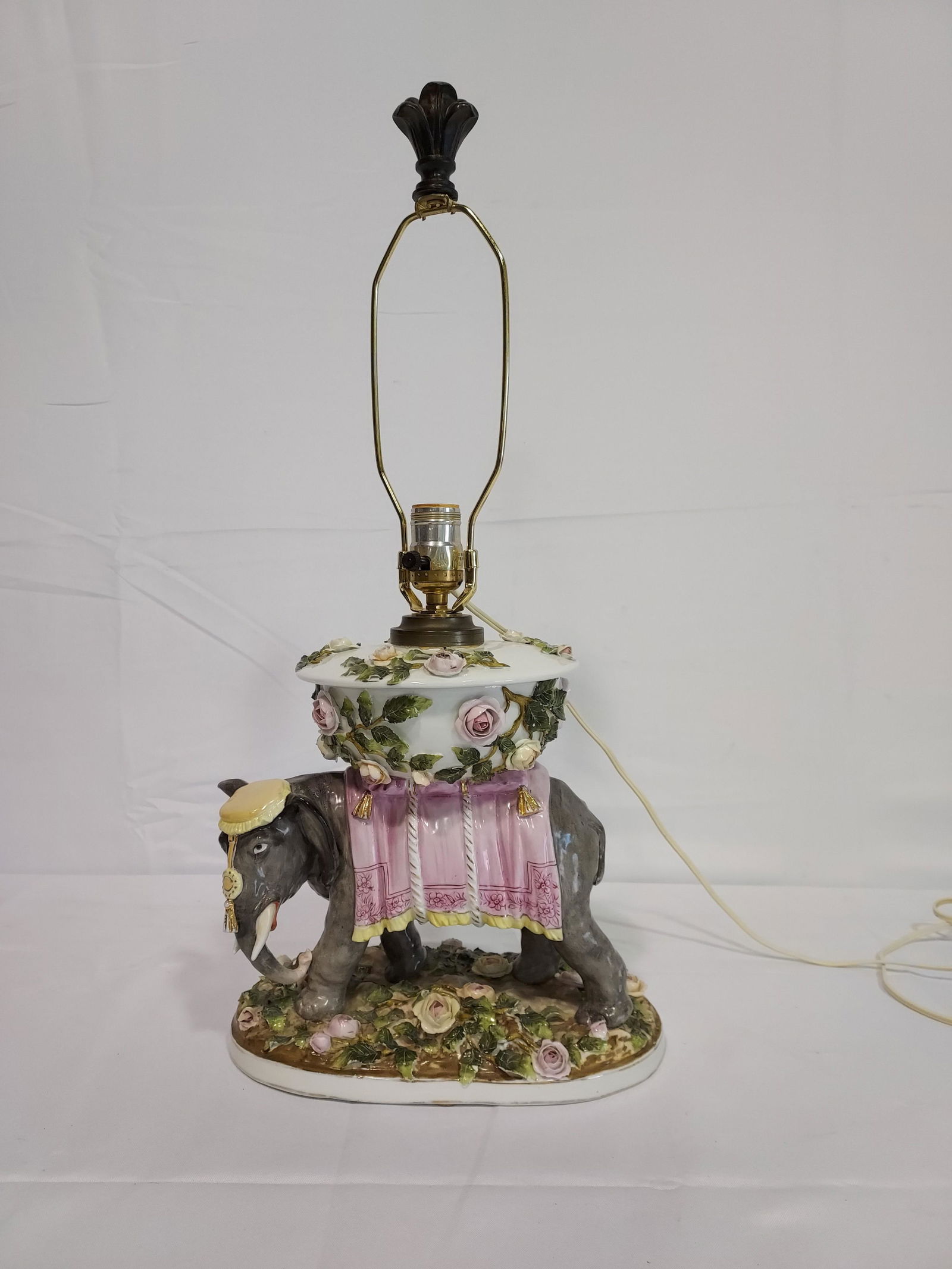 ANTIQUE GERMAN SITZENDORF PORCELAIN ELEPHANT LAMP (1 of 12)