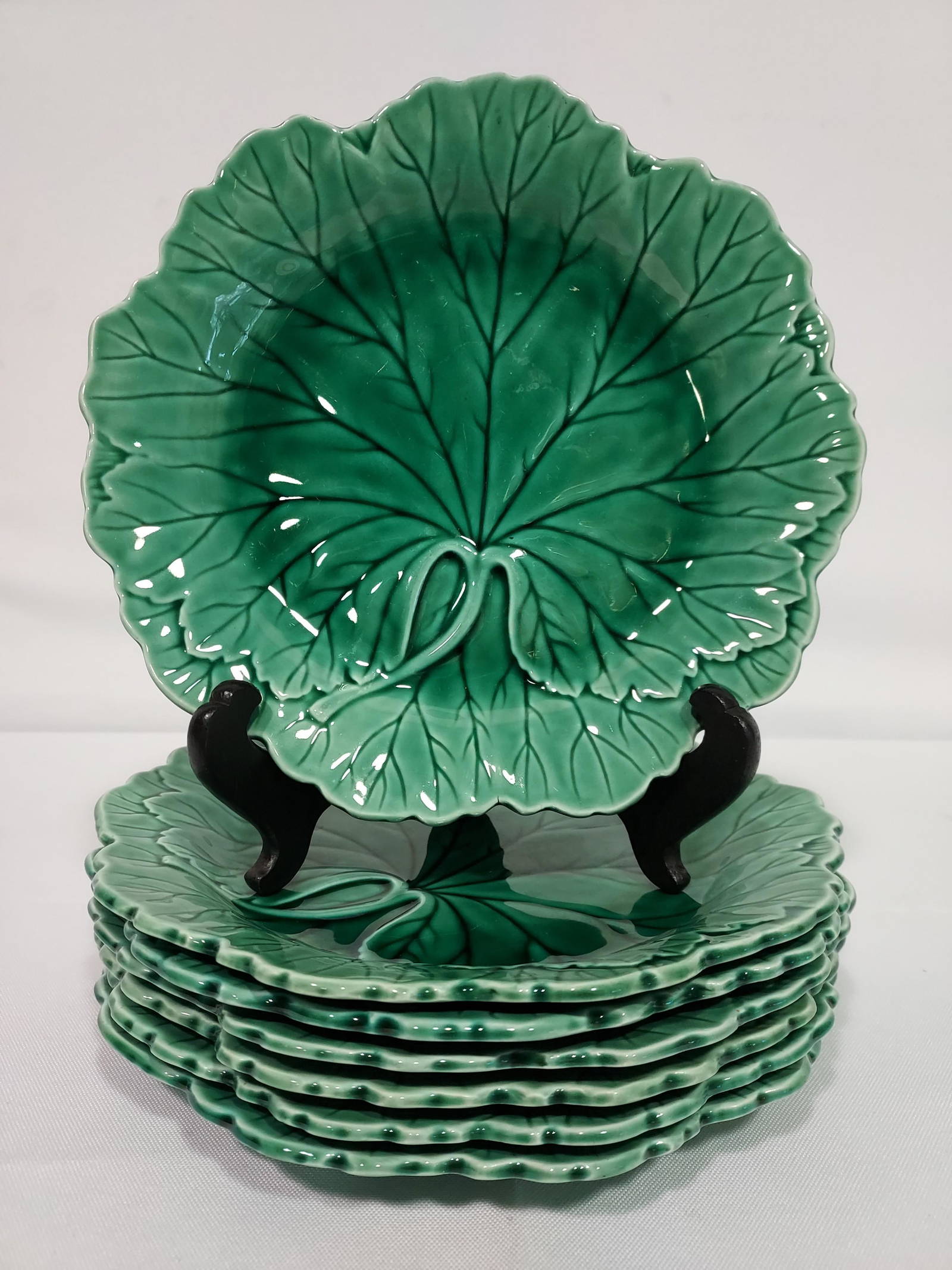 7 Vintage Wedgwood Green Cabbage Leaf Plates Auction