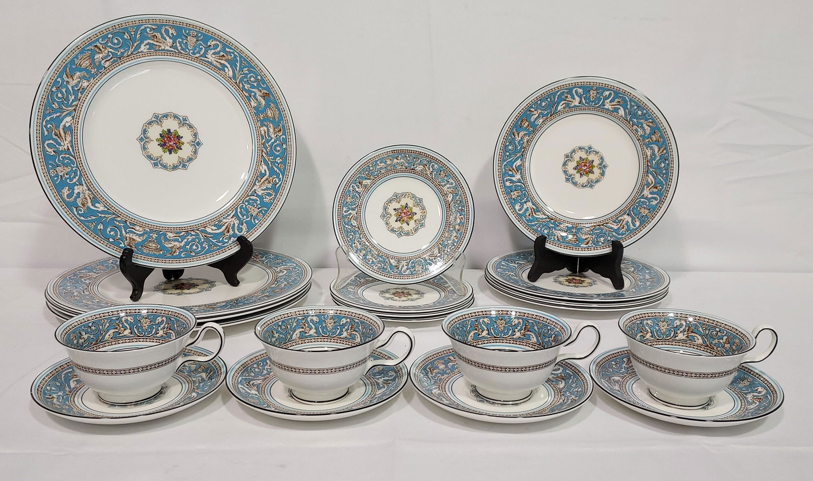 WEDGWOOD TURQUOISE FLORENTINE DINNERWARE FOR 4 (1 of 9)