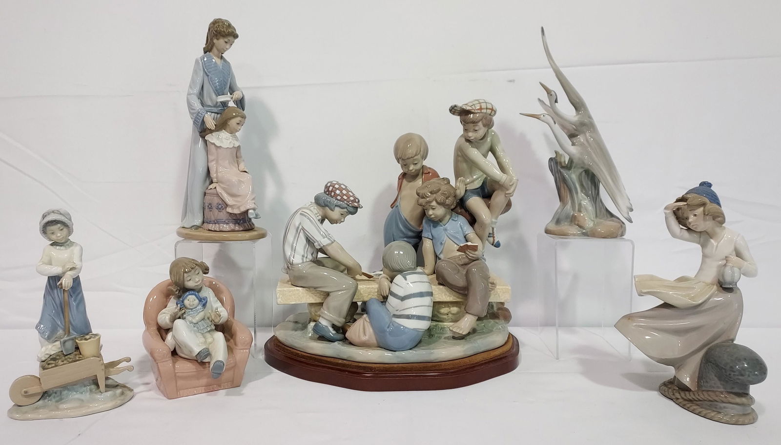 SIX NAO BY LLADRO FIGURINES: CARDS, HERONS, ETC. (1 of 20)