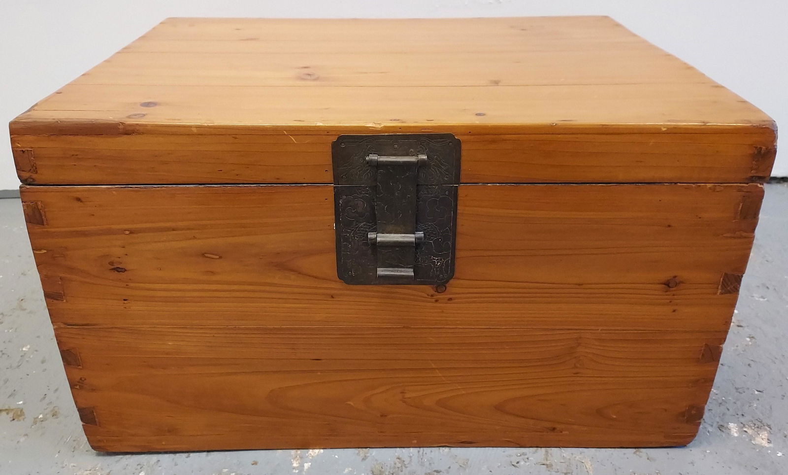 ANTIQUE JAPANESE BRONZE & CEDAR CHEST / BOX (1 of 10)