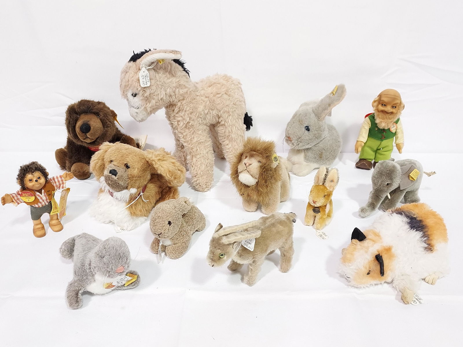 THIRTEEN VINTAGE STEIFF PLUSH STUFFED ANIMALS (1 of 14)