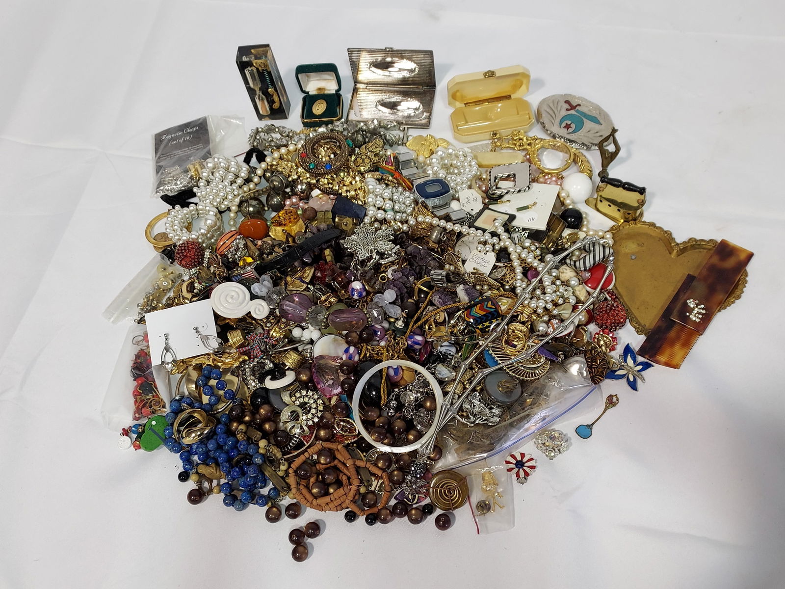 COSTUME JEWELRY LOT - APPROX 12 LBS! (1 of 13)