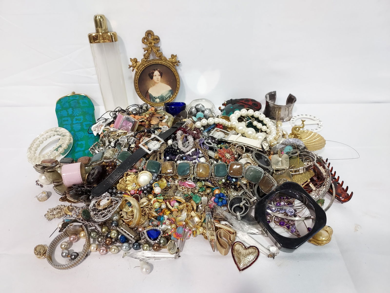 ASSORTED COSTUME JEWELRY - APPROX 13 LBS! (1 of 8)