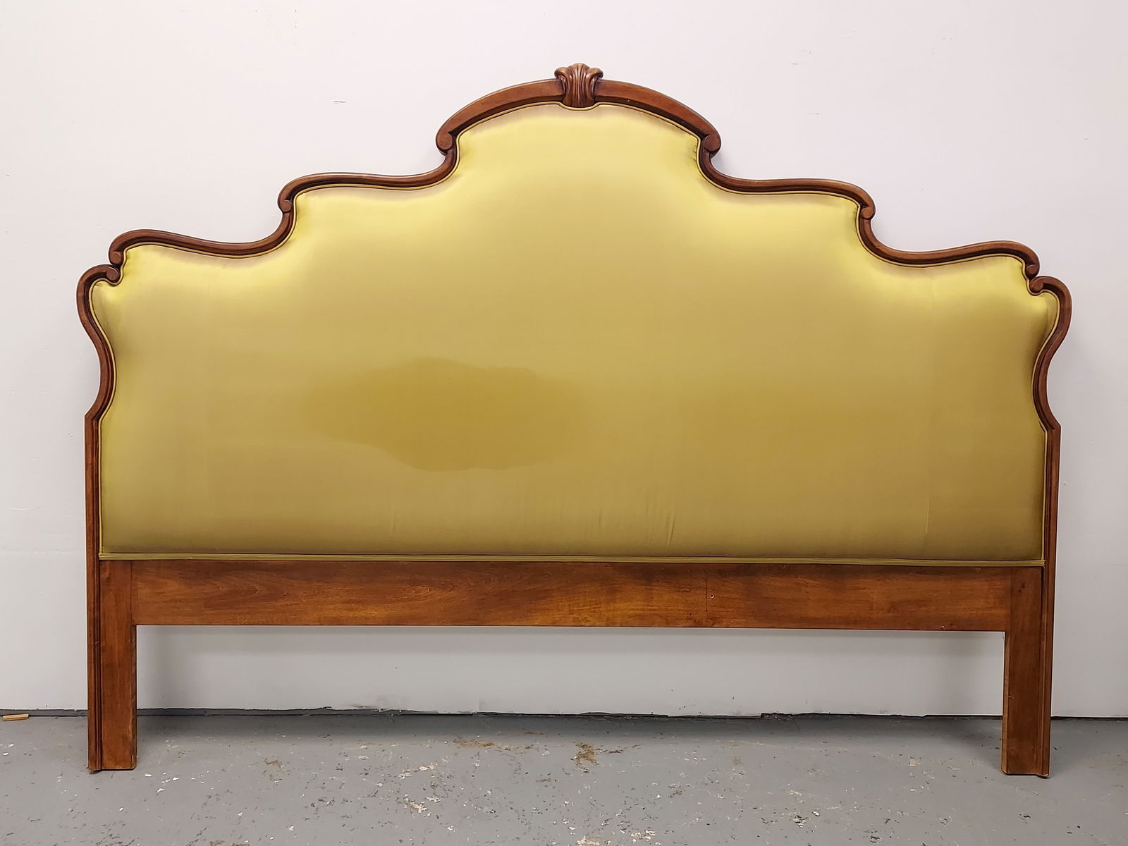 VINTAGE QUEEN ANNE STYLE KING HEADBOARD (1 of 9)