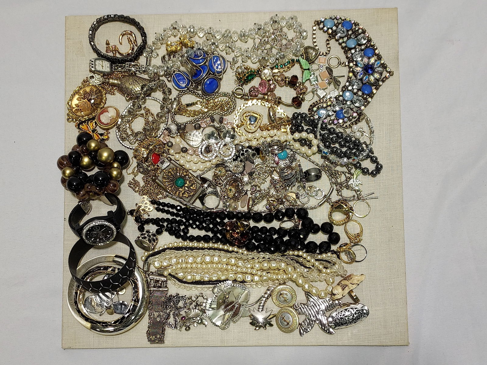 COSTUME JEWELRY JET, PEARLS, GLASS, RHINESTONE ETC (1 of 14)