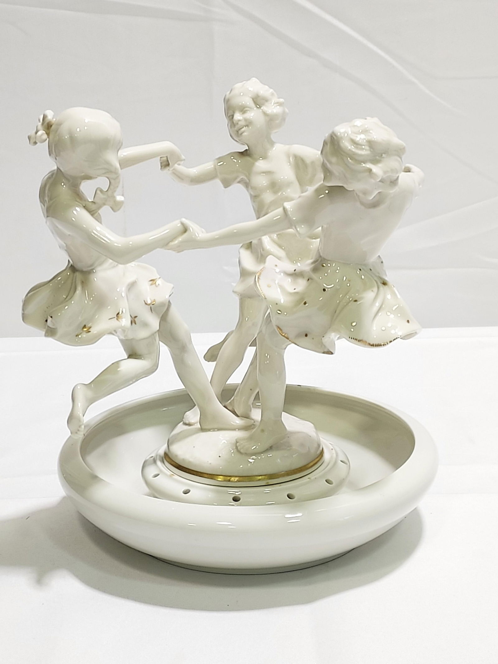 HUTSCHENREUTHER "MAY DANCE" PORCELAIN CENTERPIECE (1 of 19)