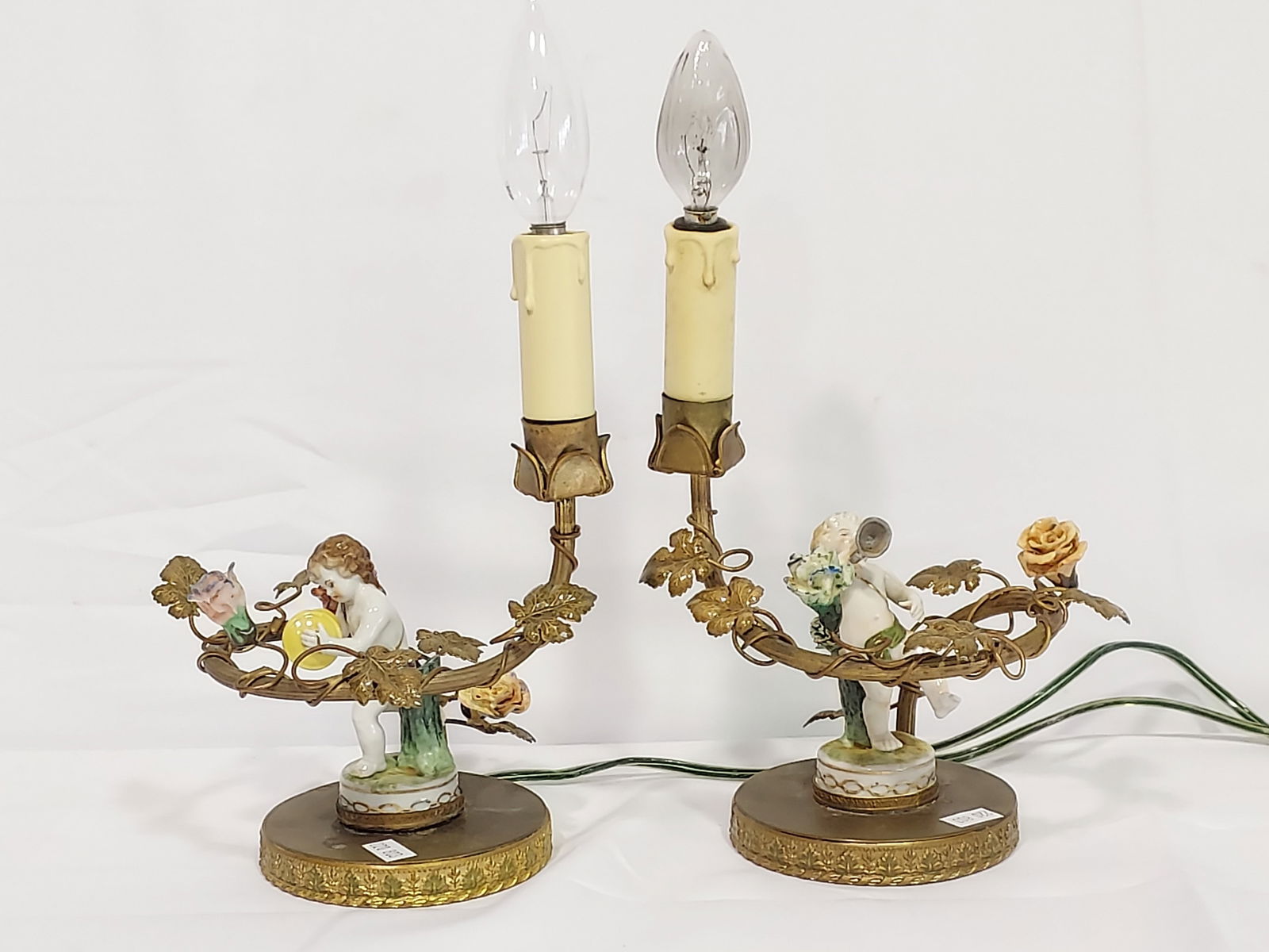 PAIR ANTIQUE ROYAL VIENNA FIGURAL BOUDOIR LAMPS (1 of 20)