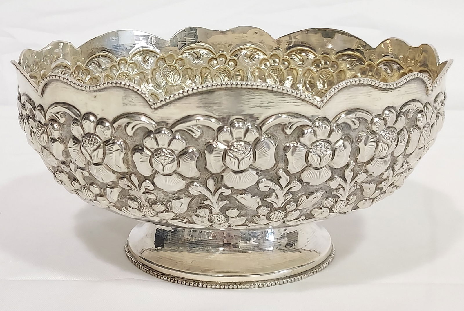 VINTAGE THAI EMBOSSED STERLING SILVER FOOTED BOWL (1 of 7)