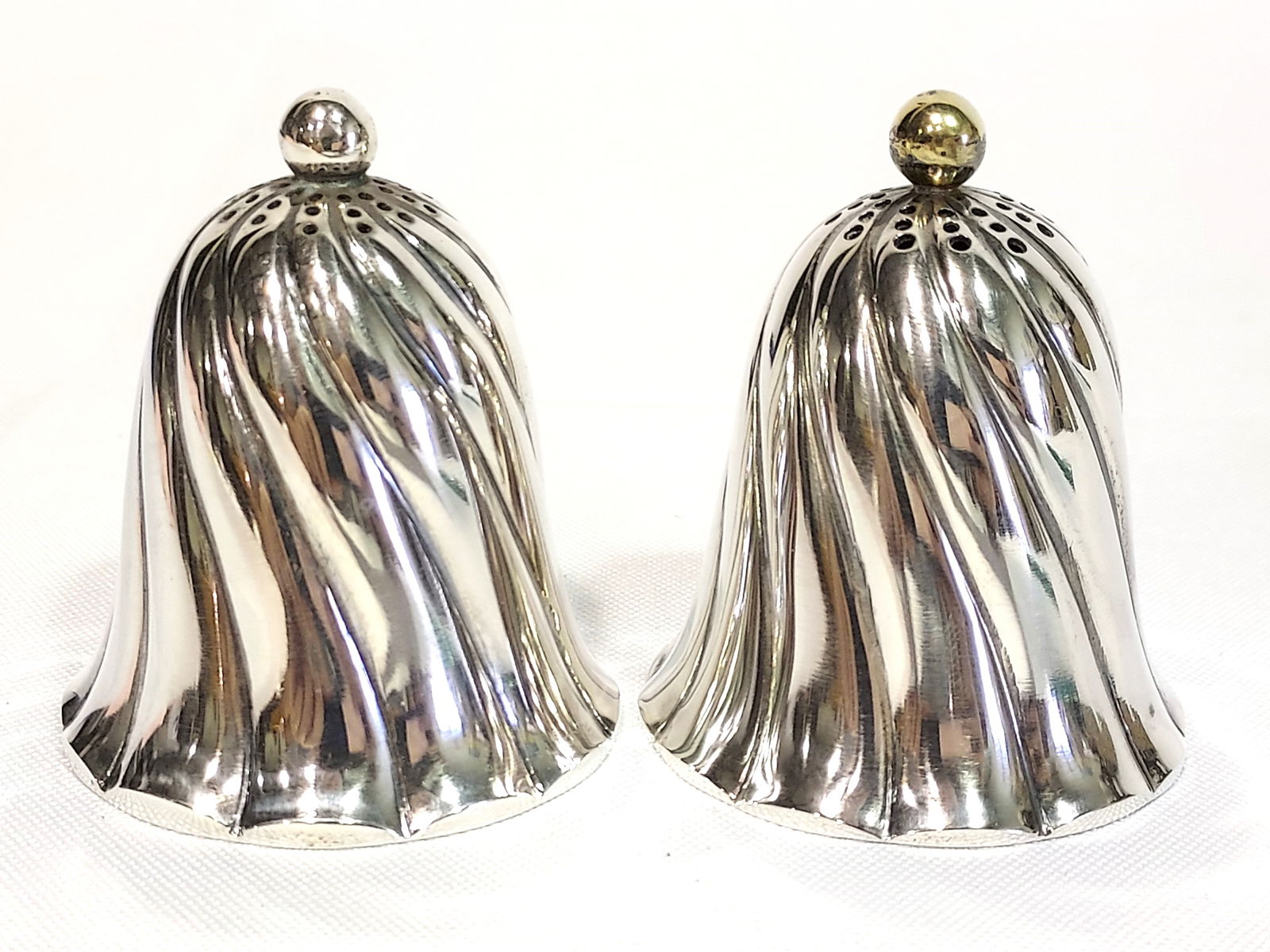 PAIR BUCCELLATI ITALIAN STERLING SILVER SHAKERS (1 of 6)