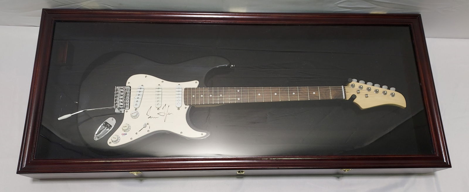 JAMES TAYLOR AUTOGRAPHED SIGNED ELECTRIC GUITAR (1 of 14)