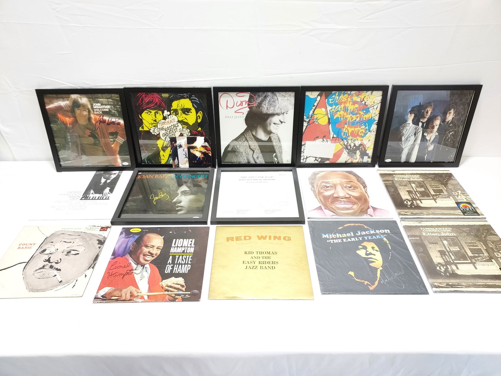 VINTAGE RECORD ALBUMS 9 SIGNED AND 5 UNSIGNED (1 of 19)