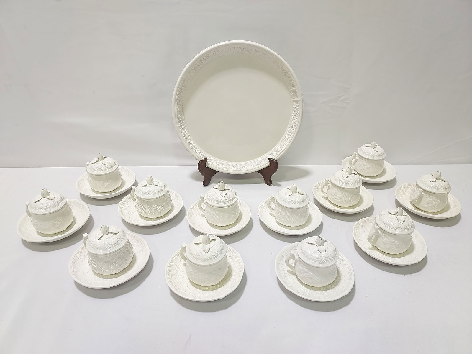 12 VINTAGE ITALIAN MAJOLICA POTS DE CREME W/ TRAY (1 of 14)