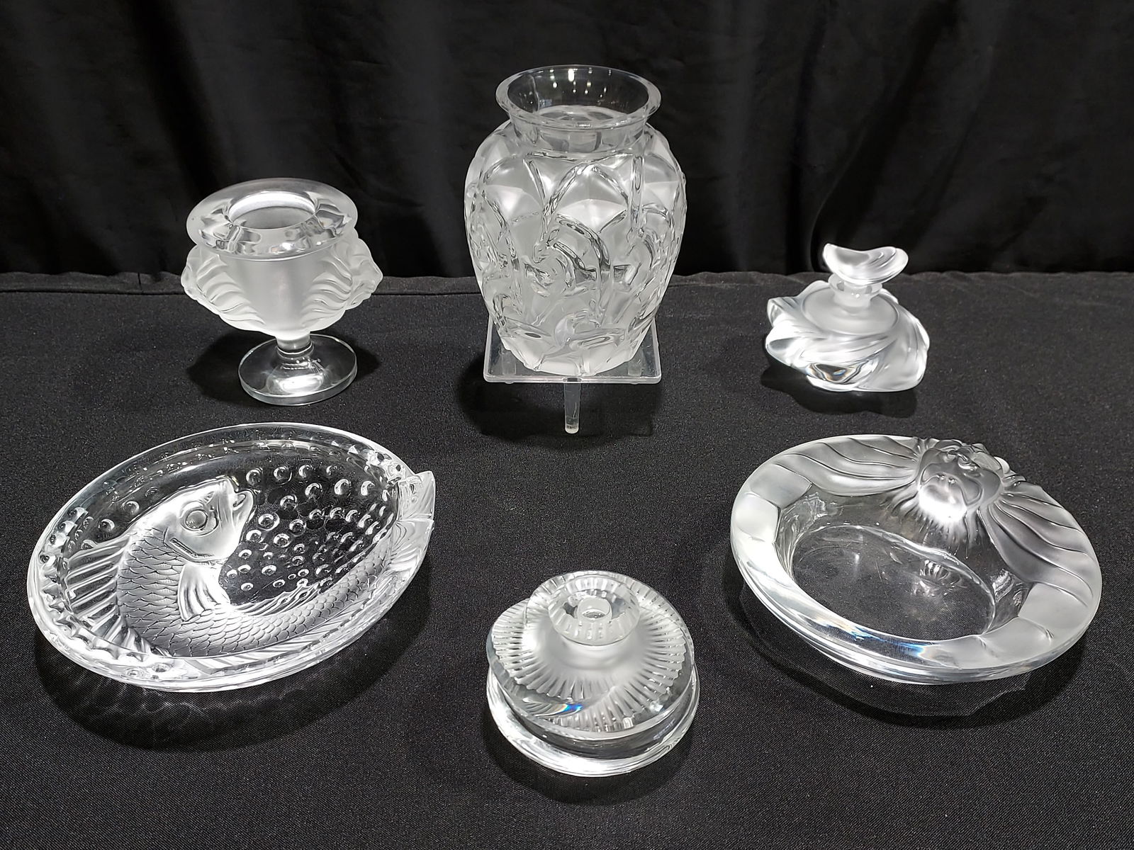 SIX LALIQUE FROSTED CRYSTAL ACCESSORIES (1 of 12)