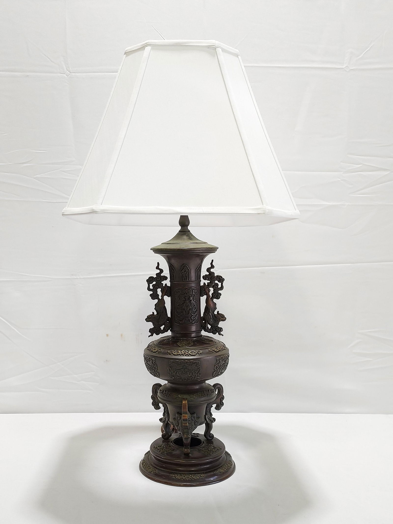 ANTIQUE JAPANESE MEIJI BRONZE VASE AS A TABLE LAMP (1 of 15)