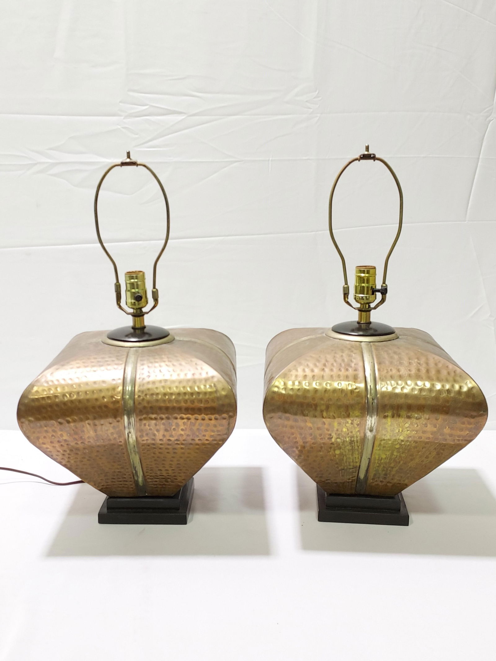 PAIR VINTAGE MODERN STYLE COPPER TABLE LAMPS (1 of 11)