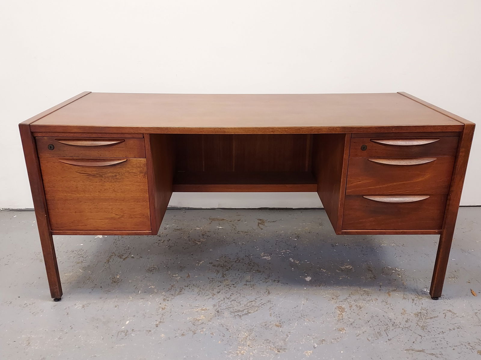 MCM JENS RISOM MID CENTURY MODERN WALNUT DESK (1 of 16)