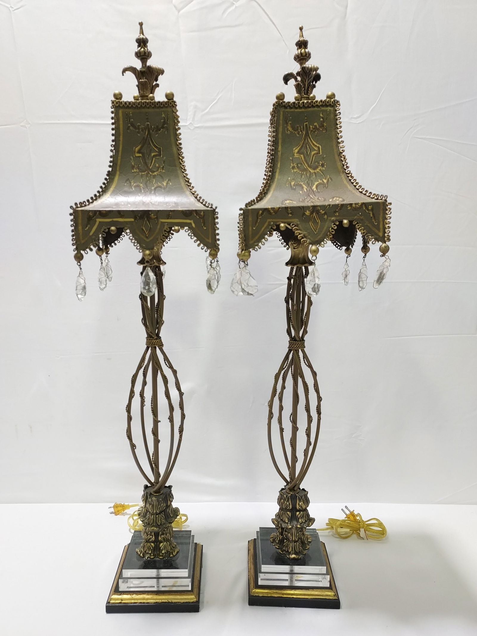 PAIR JOHN RICHARD LUCITE, WIRE & TOLE BUFFET LAMPS (1 of 16)