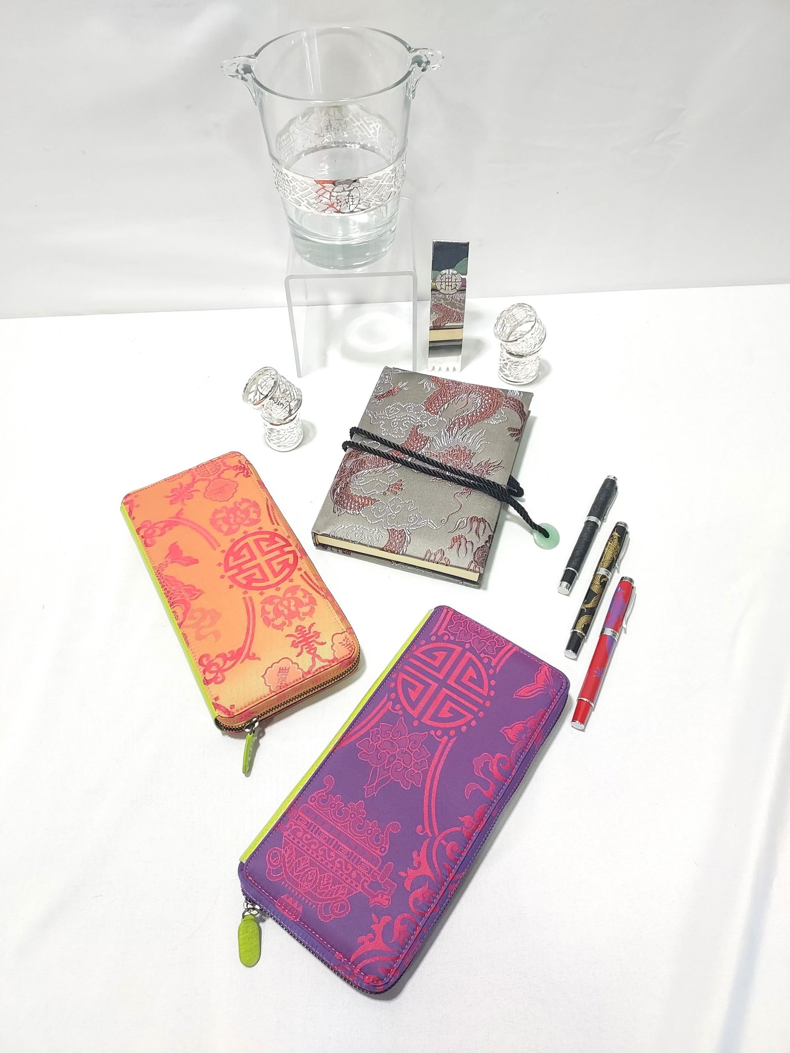 GROUP LOT SHANGHAI TANG ACCESSORIES, WALLETS, PENS (1 of 19)