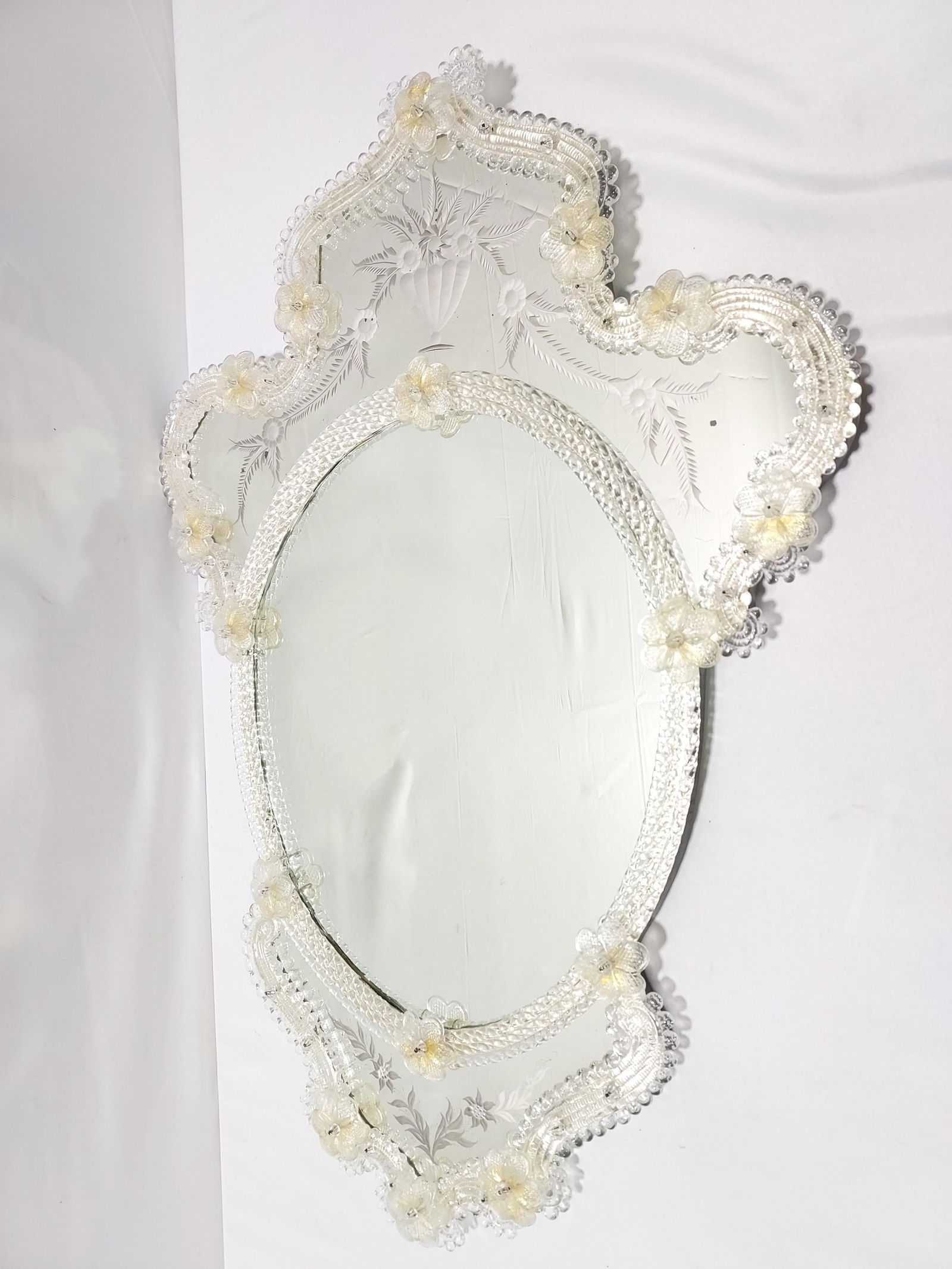 VINTAGE PETIT VENETIAN GLASS WALL MIRROR (1 of 9)