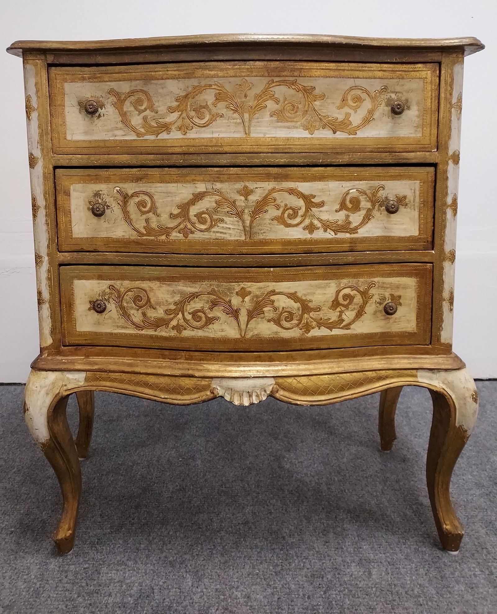 VINTAGE VENETIAN PARCEL GILT CHEST ON LEGS (1 of 16)